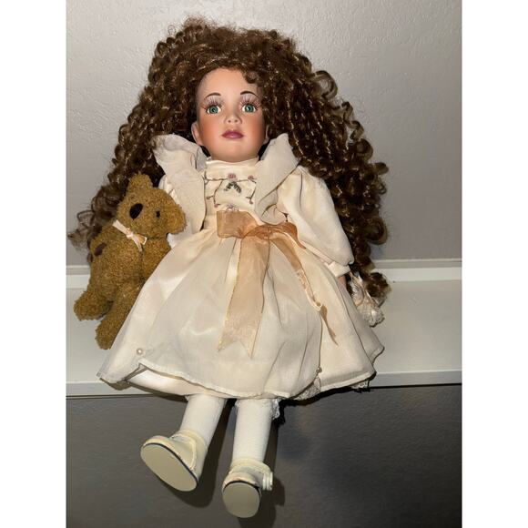 Victoria Rosewood “Teddy & Me” Porcelain Doll – Vintage 90s Collector’s Edition - Picture 4 of 9